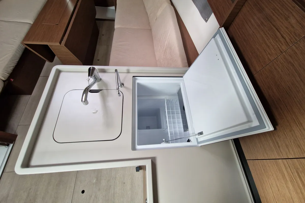 Galley of Navicela, a Beneteau Oceanis 34.1 sailboat at Općina Medulin, Croatia
