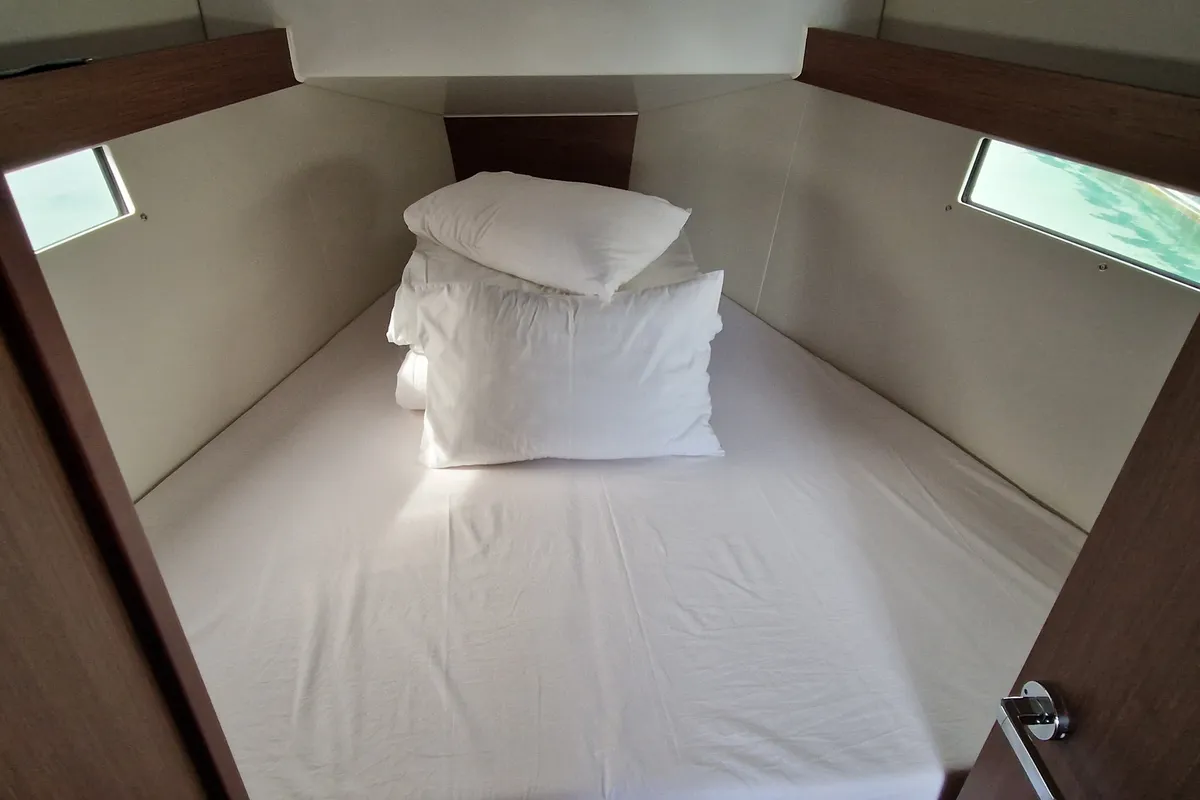 Cabin on Navicela, a Beneteau Oceanis 34.1 sailboat at Općina Medulin, Croatia