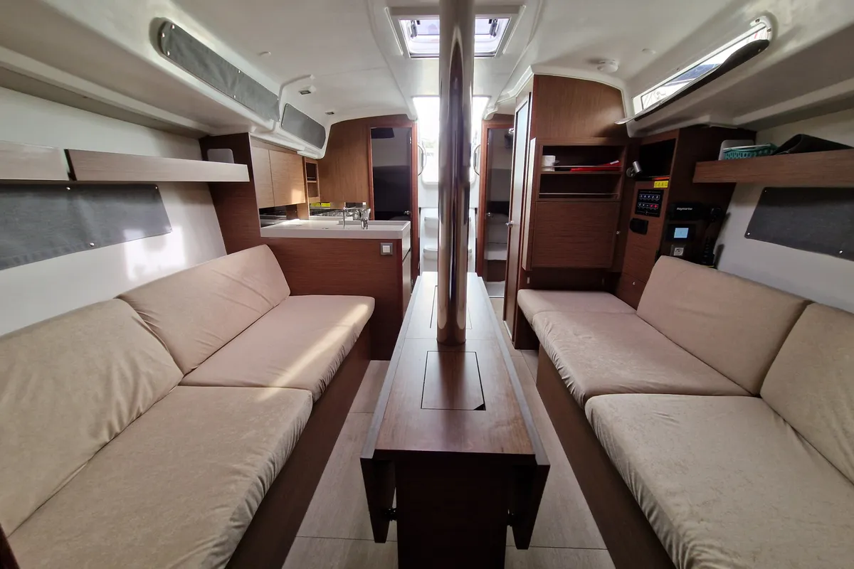 Salon of Navicela, a Beneteau Oceanis 34.1 sailboat at Općina Medulin, Croatia
