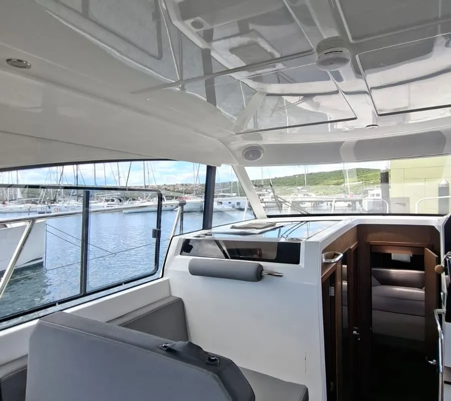 Jean, a Beneteau Antares 11 Fly OB motorboat at Punat, Croatia