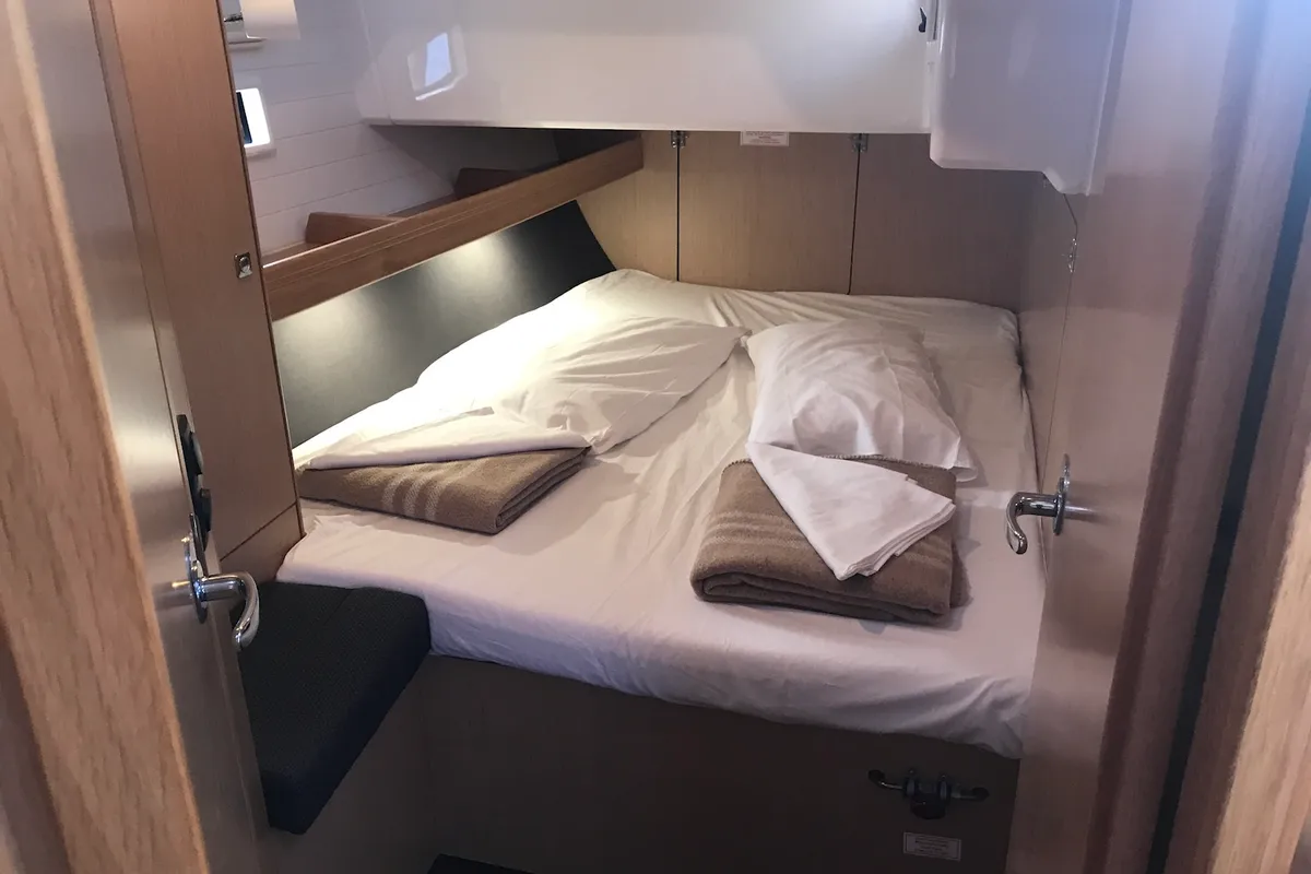 Cabin on Aludra, a Bavaria Cruiser 46 sailboat at Rosignano Solvay, Italy