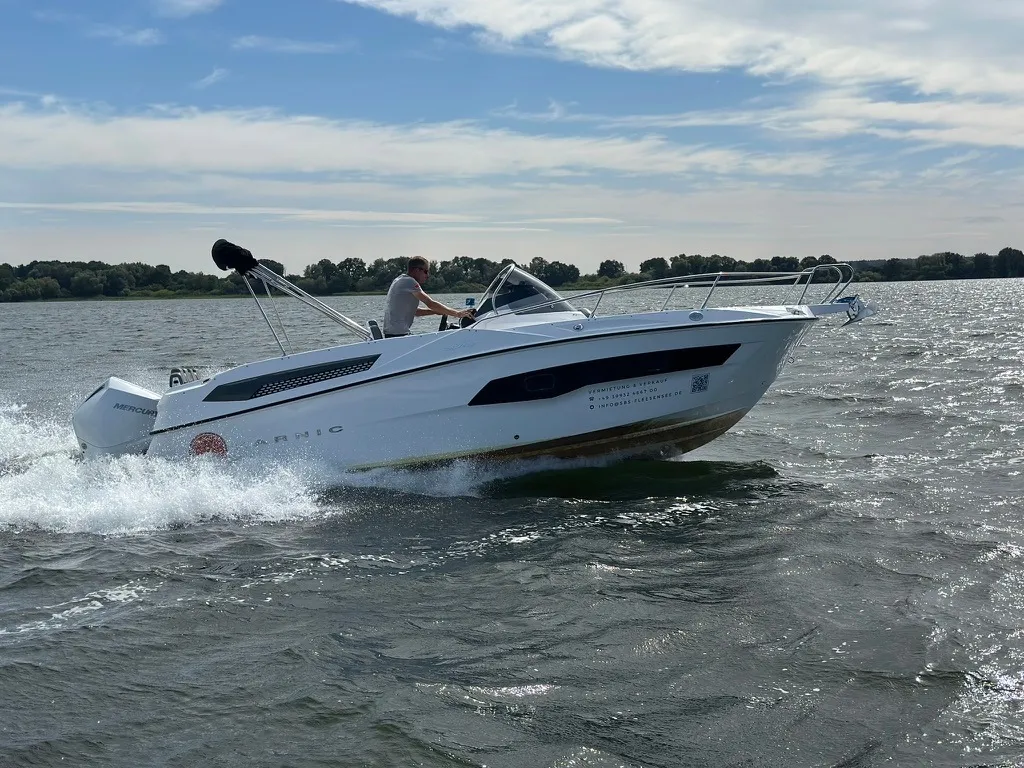 Karnic SL 702 One, a Karnic SL 702 motorboat at Göhren-Lebbin, Germany