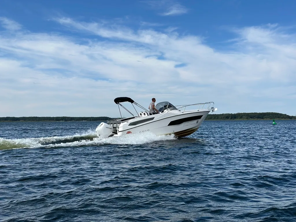 Karnic SL 702 One, a Karnic SL 702 motorboat at Göhren-Lebbin, Germany