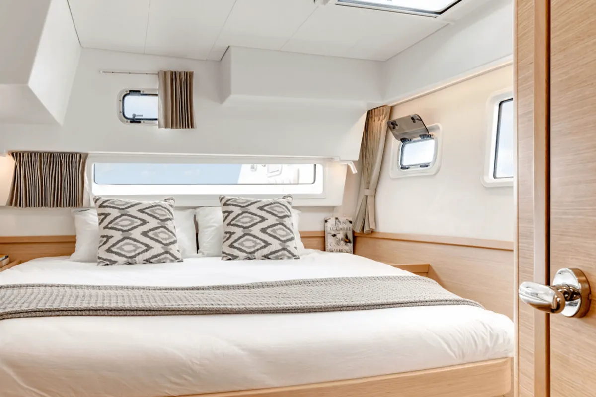 Cabin on HeyBlue, a Lagoon 42 catamaran at Parikia, Greece
