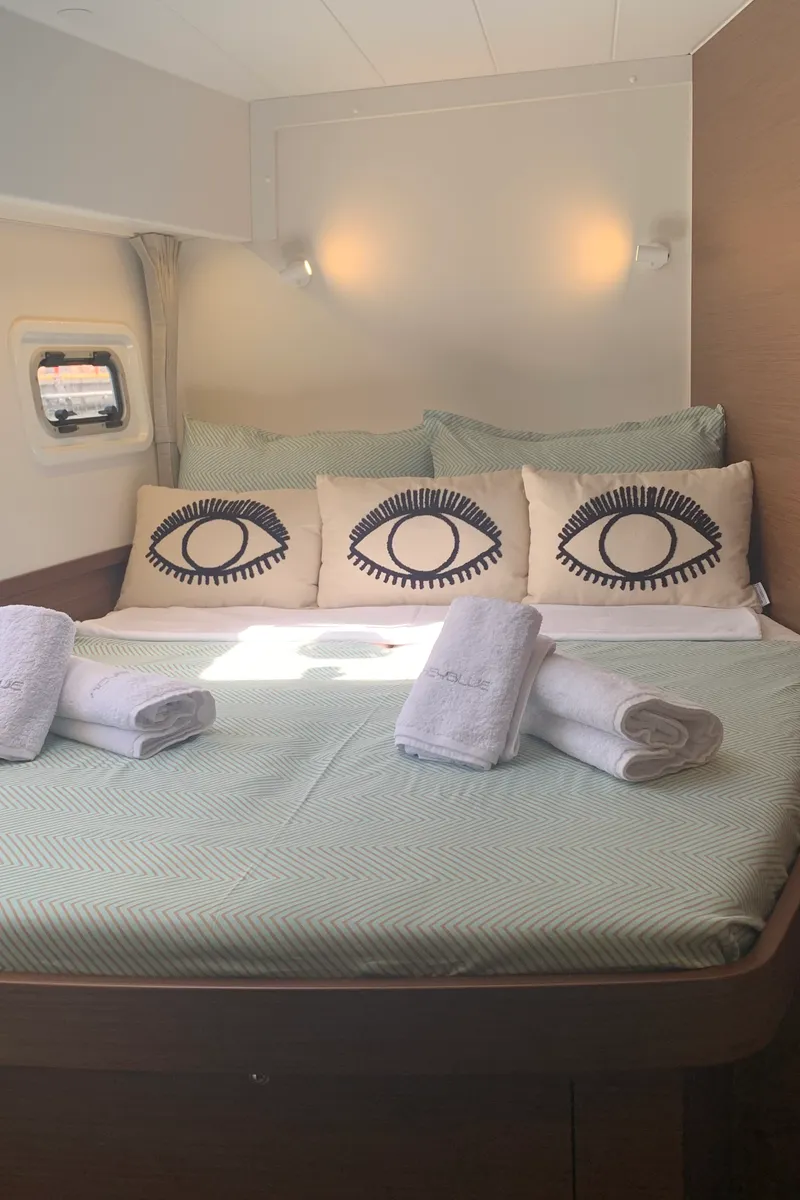 Cabin on HeyBlue, a Lagoon 42 catamaran at Parikia, Greece