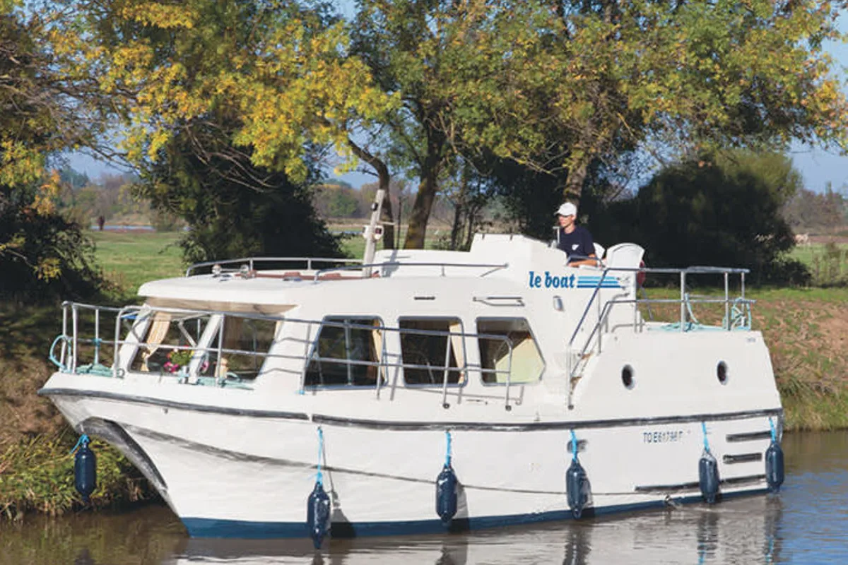 Exterior view of Sheba, a Cygnet Sheba motorboat at Le Mas-d'Agenais, France