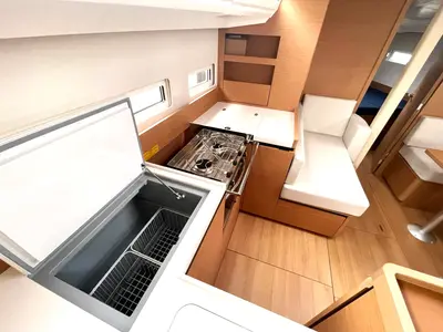 Galley of Colibrì, a Jeanneau Sun Odyssey 410 sailboat at Salerno, Italy