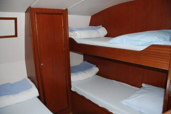 2513, a Tarpon 42 motorboat at Savoyeux, France