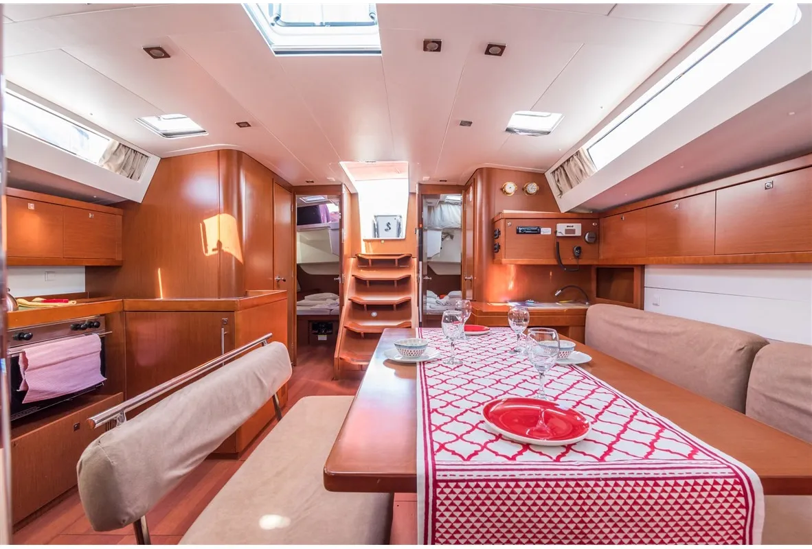 Salon of Ultra Dubrovnik, a Beneteau Oceanis 48 sailboat at Općina Medulin, Croatia