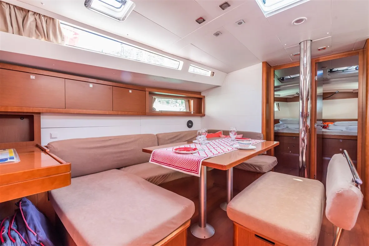 Salon of Ultra Dubrovnik, a Beneteau Oceanis 48 sailboat at Općina Medulin, Croatia