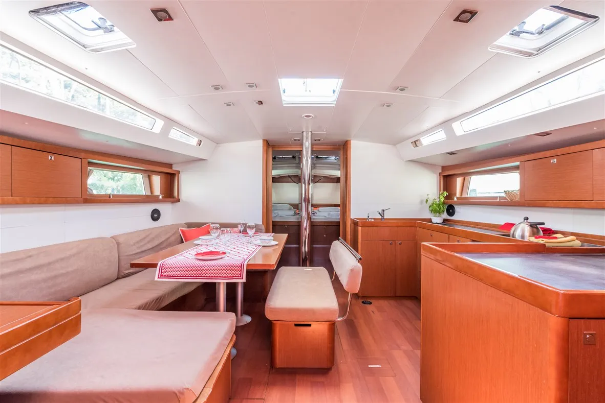 Salon of Ultra Dubrovnik, a Beneteau Oceanis 48 sailboat at Općina Medulin, Croatia
