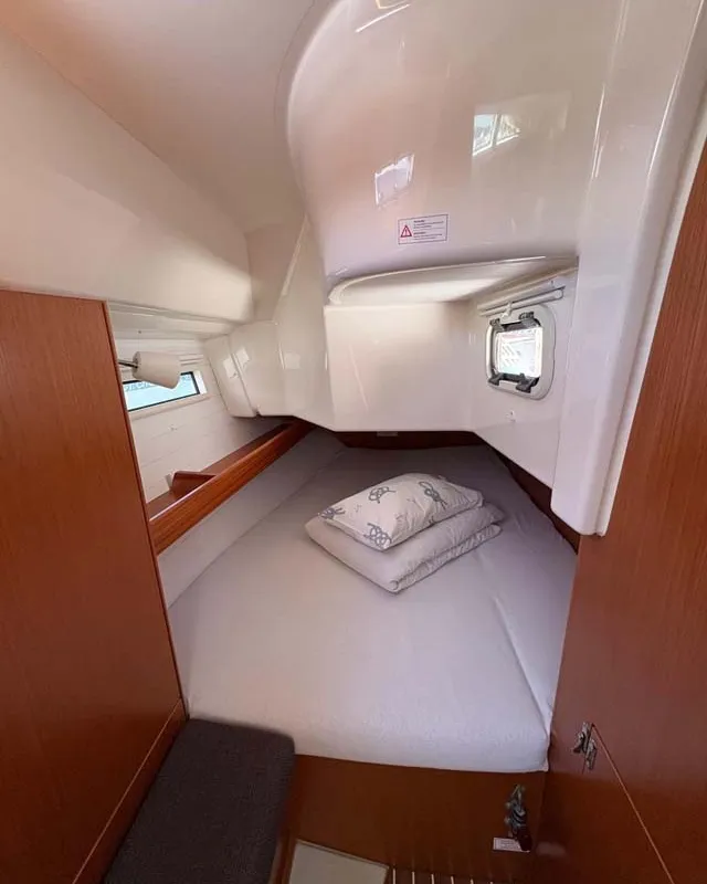 Cabin on Fünfland, a Bavaria Cruiser 34 sailboat at Jezera, Croatia