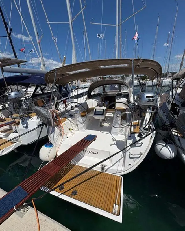 Exterior view of Fünfland, a Bavaria Cruiser 34 sailboat at Jezera, Croatia