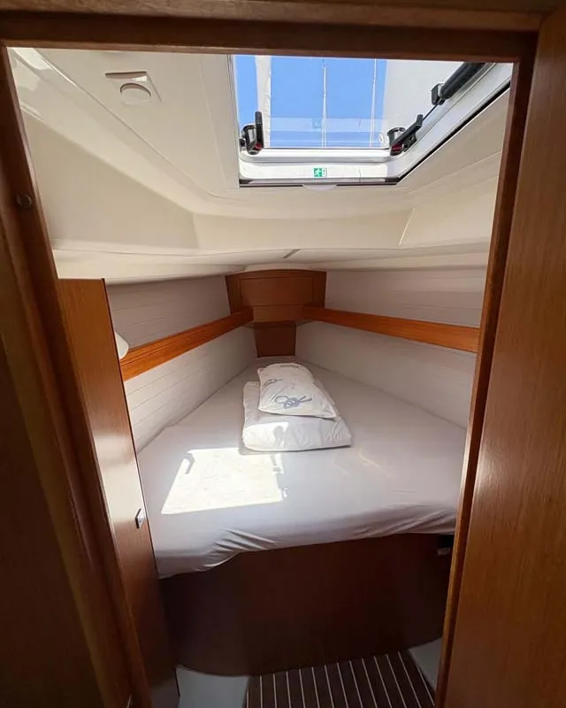 Cabin on Fünfland, a Bavaria Cruiser 34 sailboat at Jezera, Croatia