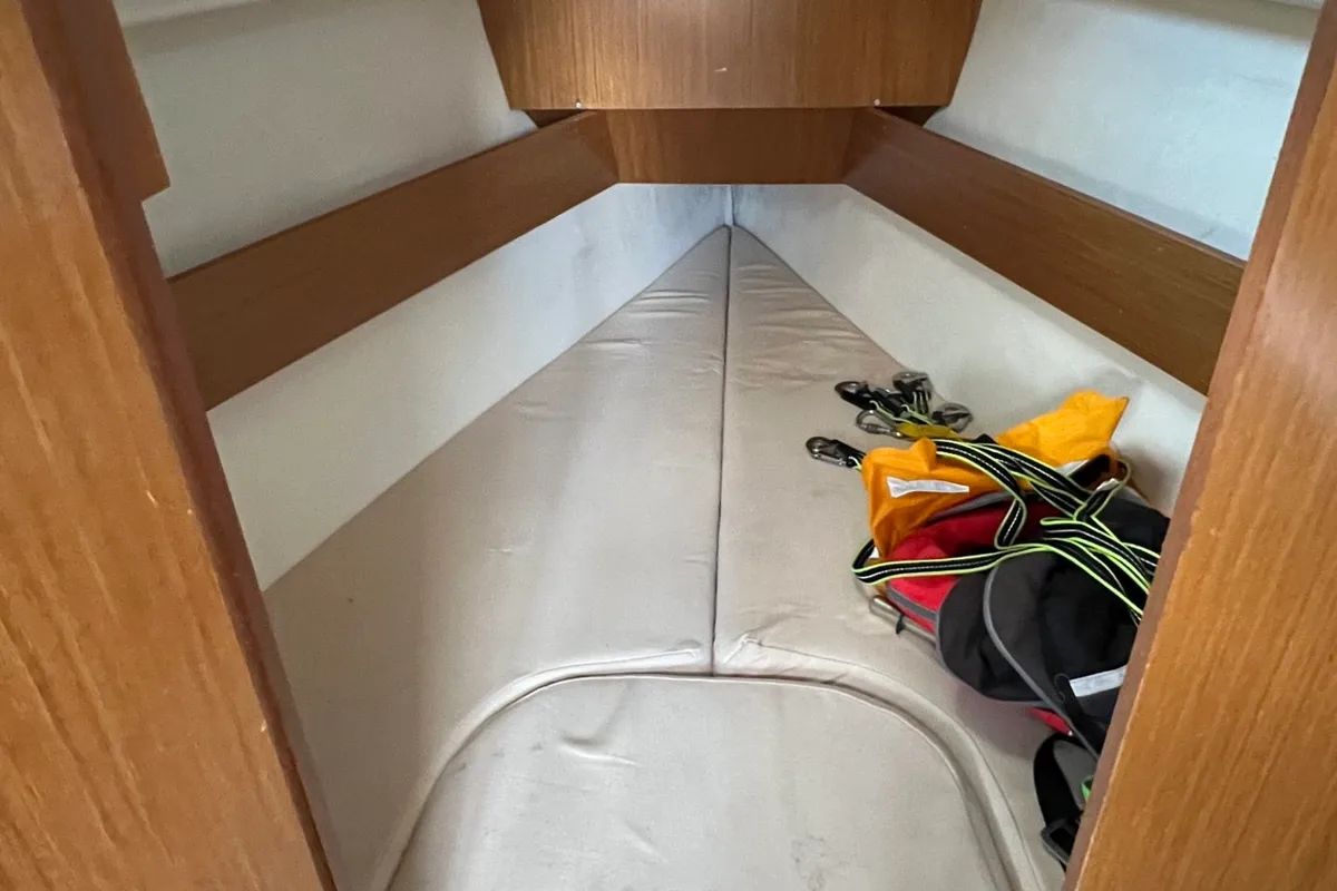 Cabin on Cabeche, a Jeanneau Sun Odyssey 29.2 sailboat at Kerners, France