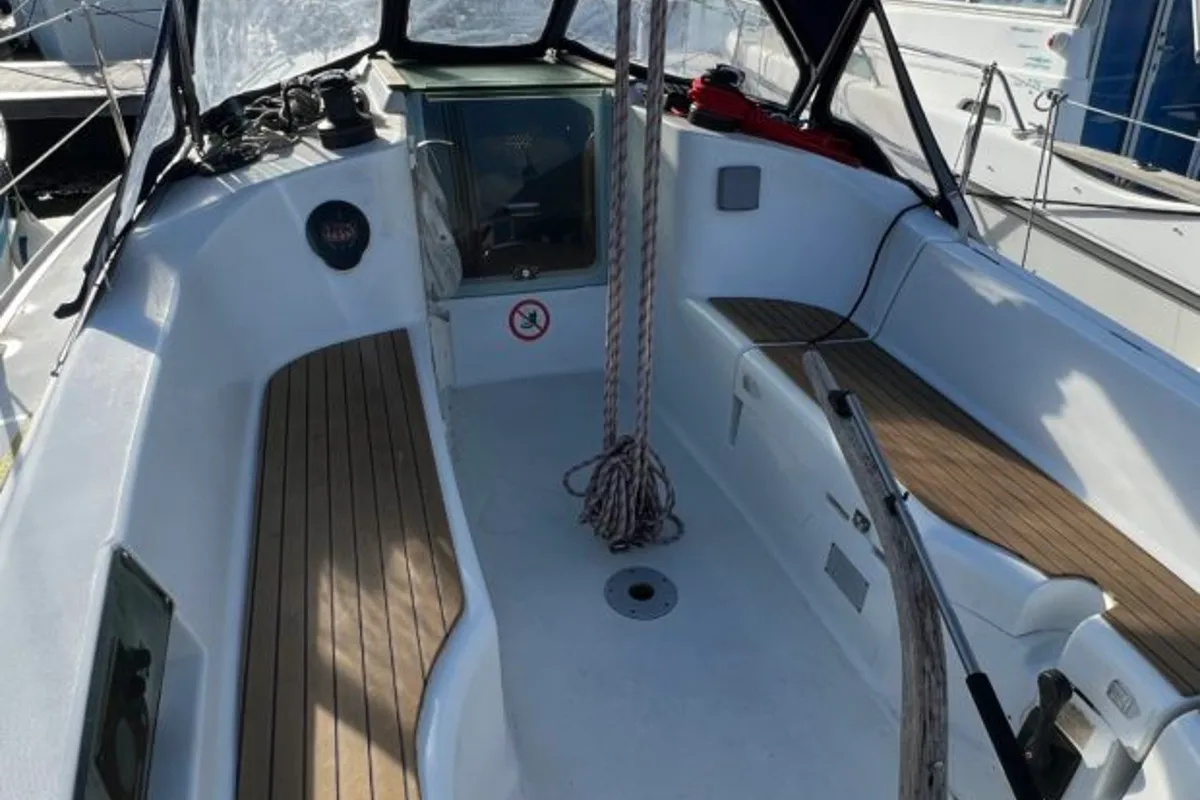 Cockpit of Cabeche, a Jeanneau Sun Odyssey 29.2 sailboat at Kerners, France
