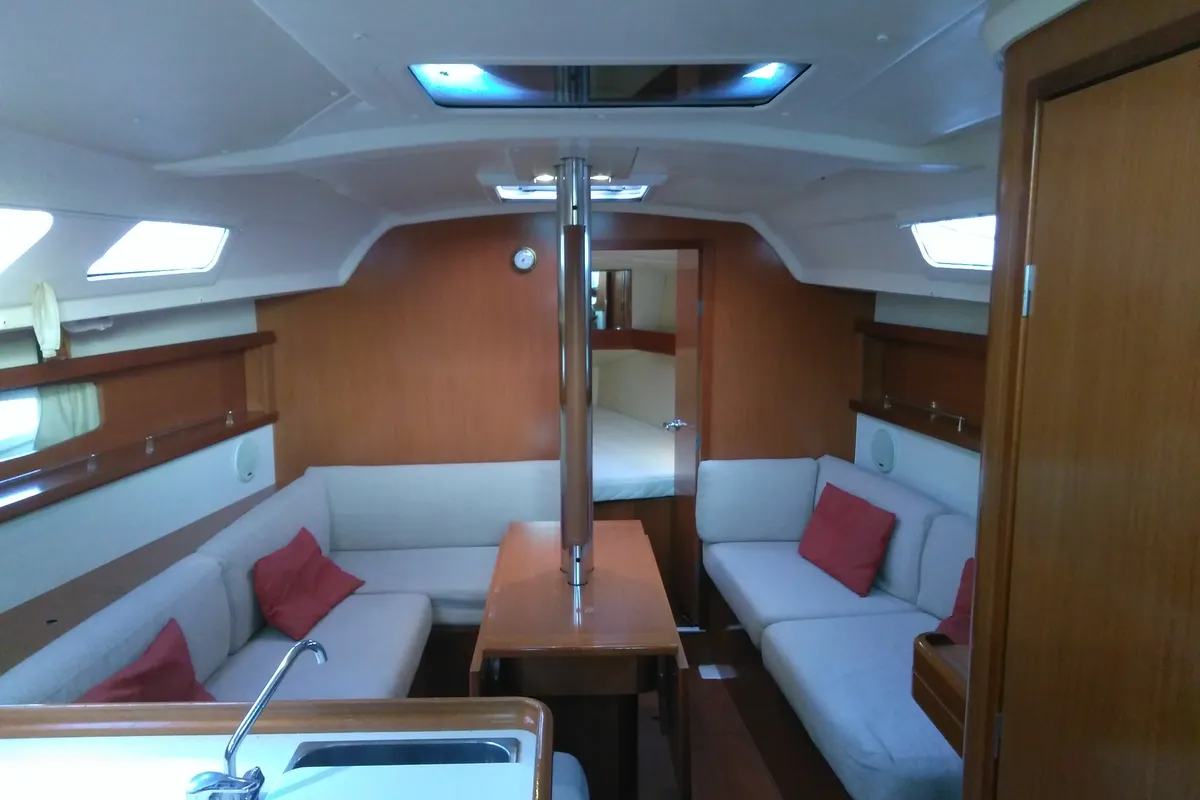 MAMMA, a Beneteau Oceanis 34 sailboat at Pteleos, Greece