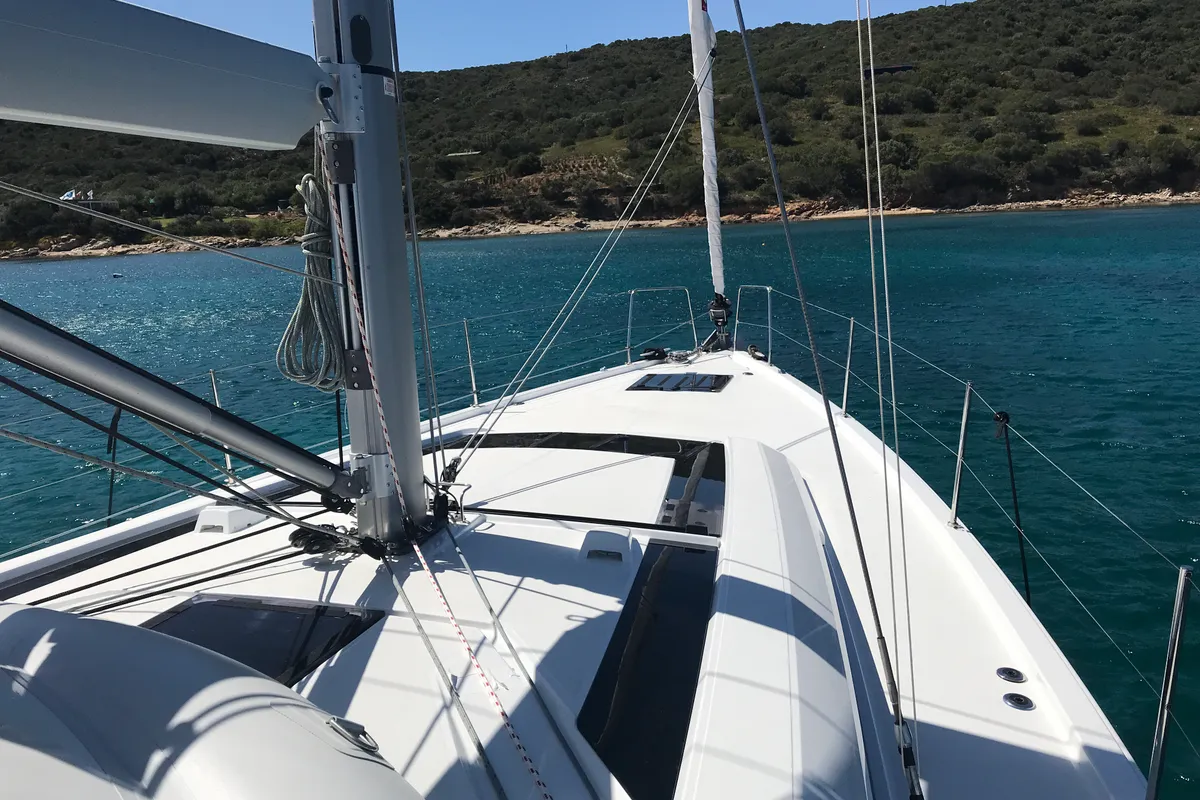 Deck of Gacrux, a Beneteau Oceanis 51.1 sailboat at Rosignano Solvay, Italy