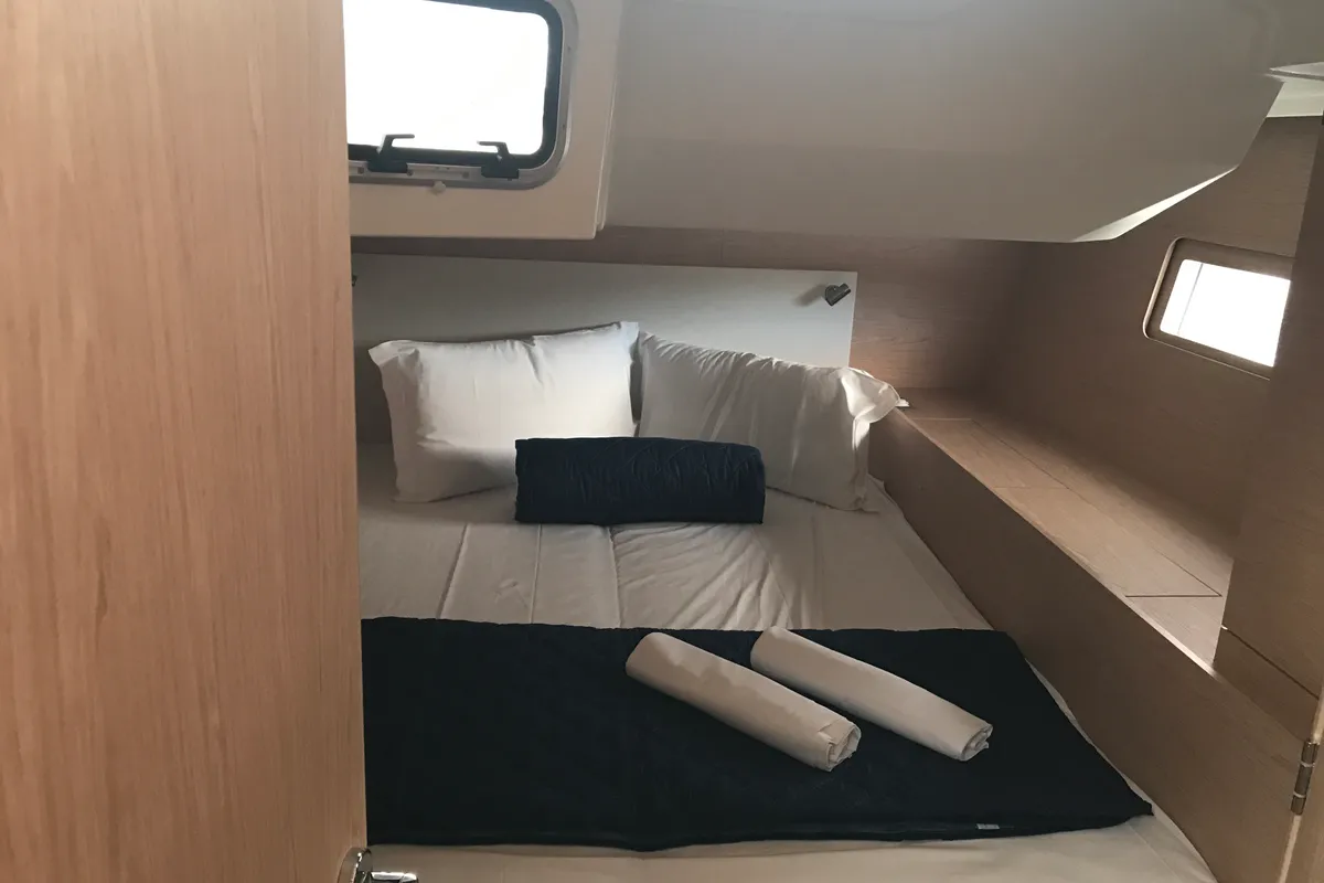 Cabin on Gacrux, a Beneteau Oceanis 51.1 sailboat at Rosignano Solvay, Italy