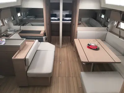 Salon of Gacrux, a Beneteau Oceanis 51.1 sailboat at Rosignano Solvay, Italy