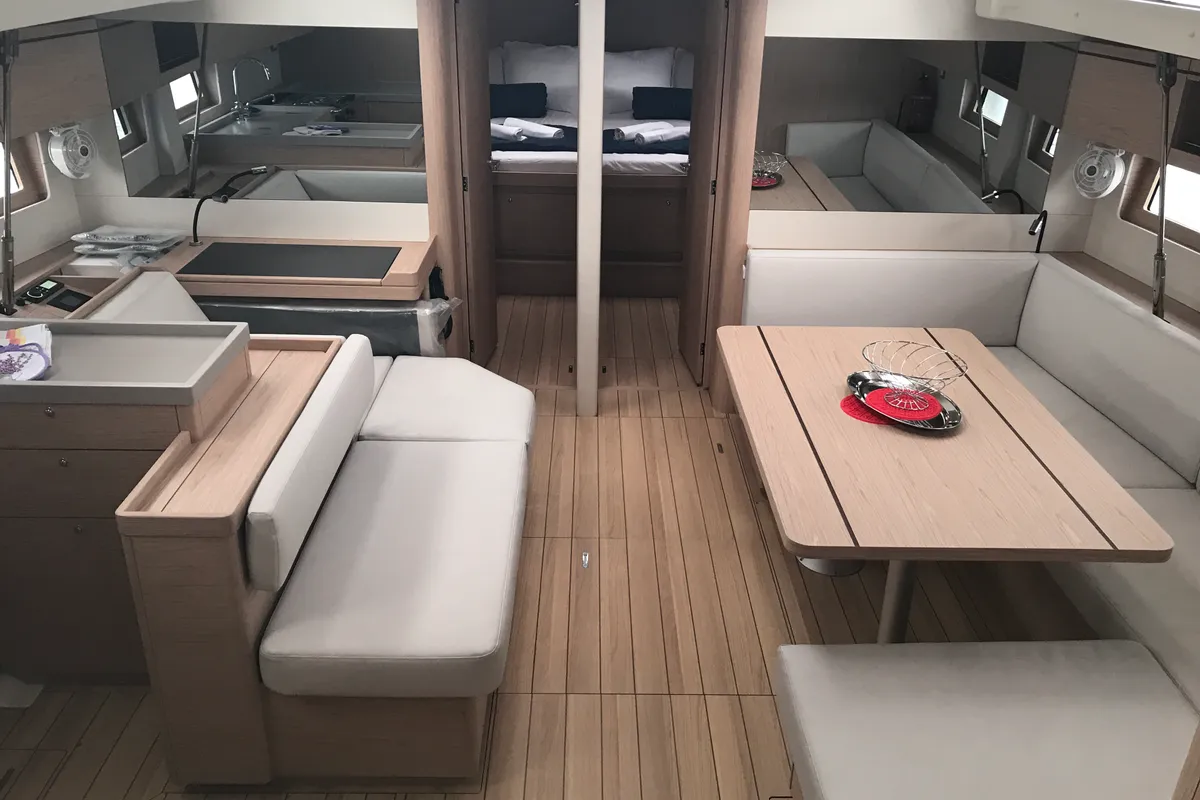 Salon of Gacrux, a Beneteau Oceanis 51.1 sailboat at Rosignano Solvay, Italy