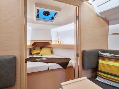 Cabin on Mon Amour, a Jeanneau Sun Odyssey 349 sailboat at Tonnarella, Italy