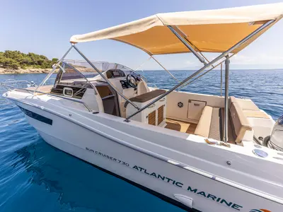 Deck of 275321ML, a Atlantic Marine Sun Cruiser 730 motorboat at Mali Lošinj, Croatia