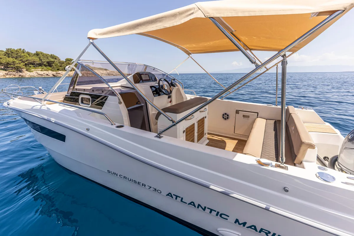 Deck of 275321ML, a Atlantic Marine Sun Cruiser 730 motorboat at Mali Lošinj, Croatia