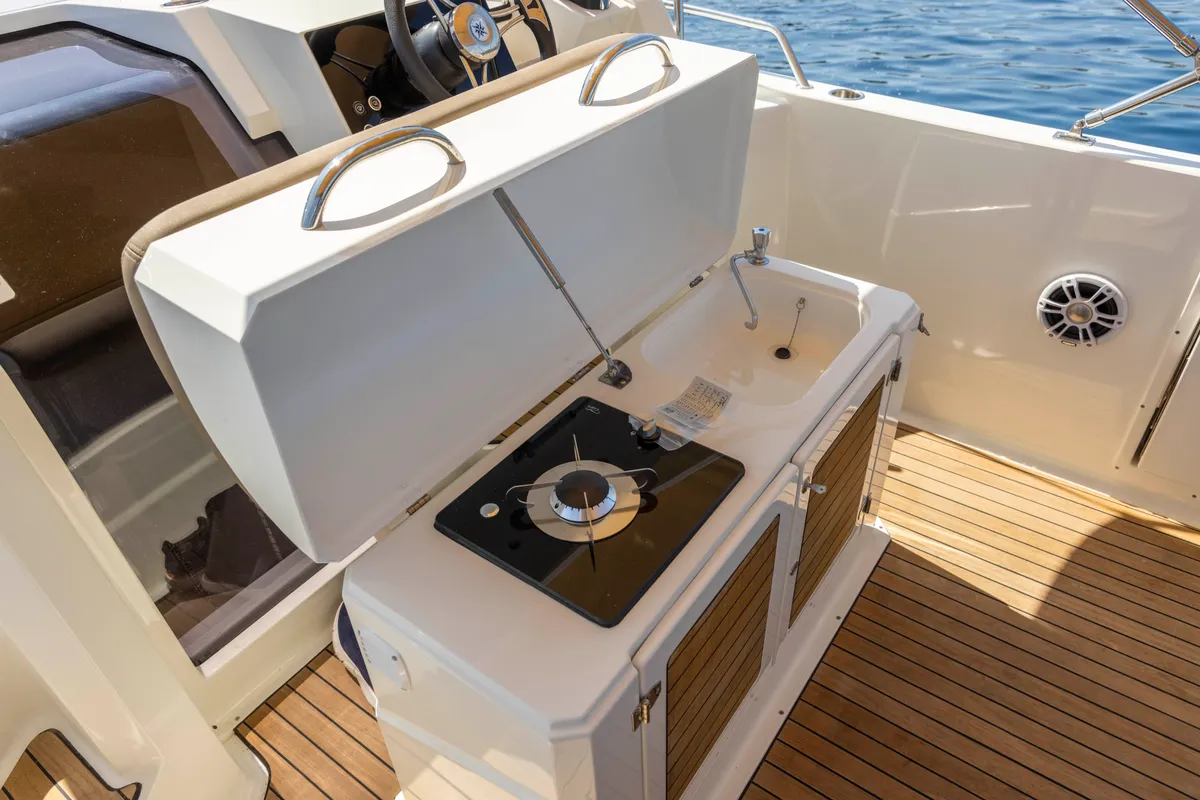 Deck of 275321ML, a Atlantic Marine Sun Cruiser 730 motorboat at Mali Lošinj, Croatia