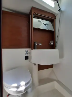 Head on Senza Limiti II, a Beneteau Oceanis 51.1 sailboat at Tonnarella, Italy