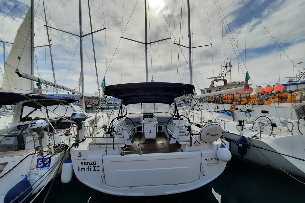 Exterior view of Senza Limiti II, a Beneteau Oceanis 51.1 sailboat at Tonnarella, Italy