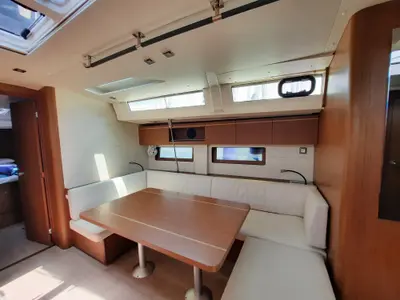 Salon of Senza Limiti II, a Beneteau Oceanis 51.1 sailboat at Tonnarella, Italy