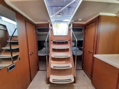 Cabin on Senza Limiti II, a Beneteau Oceanis 51.1 sailboat at Tonnarella, Italy