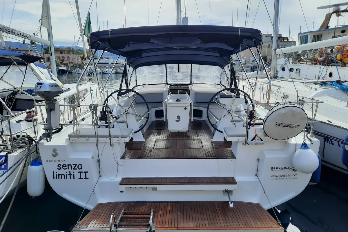 Exterior view of Senza Limiti II, a Beneteau Oceanis 51.1 sailboat at Tonnarella, Italy