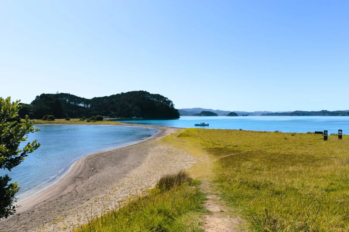 Tere Tere, a Axopar 28 motorboat at Bay of Islands, New Zealand