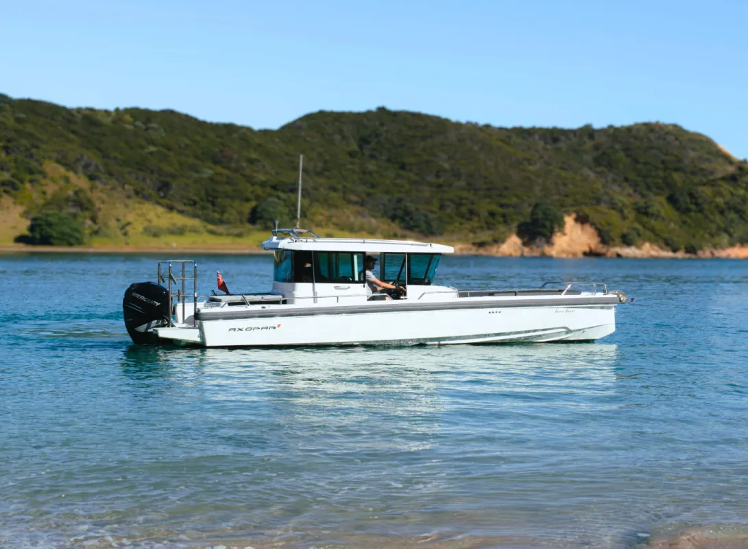 Tere Tere, a Axopar 28 motorboat at Bay of Islands, New Zealand