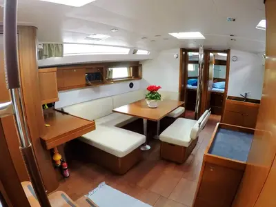 Salon of Cayetana, a Beneteau Oceanis 48 sailboat at Tonnarella, Italy