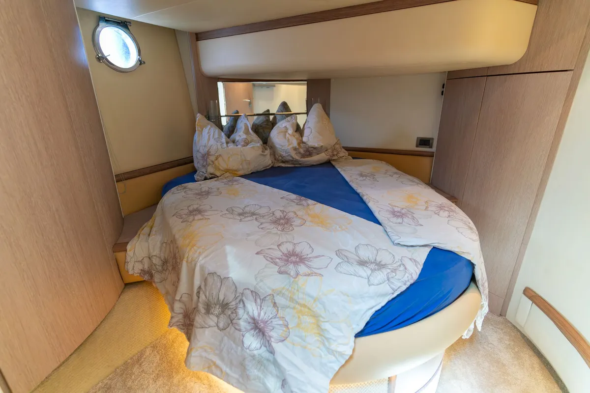 Cabin on Lena, a Azimut 50 Flybridge motor yacht at Lignano Sabbiadoro / Lignan, Italy