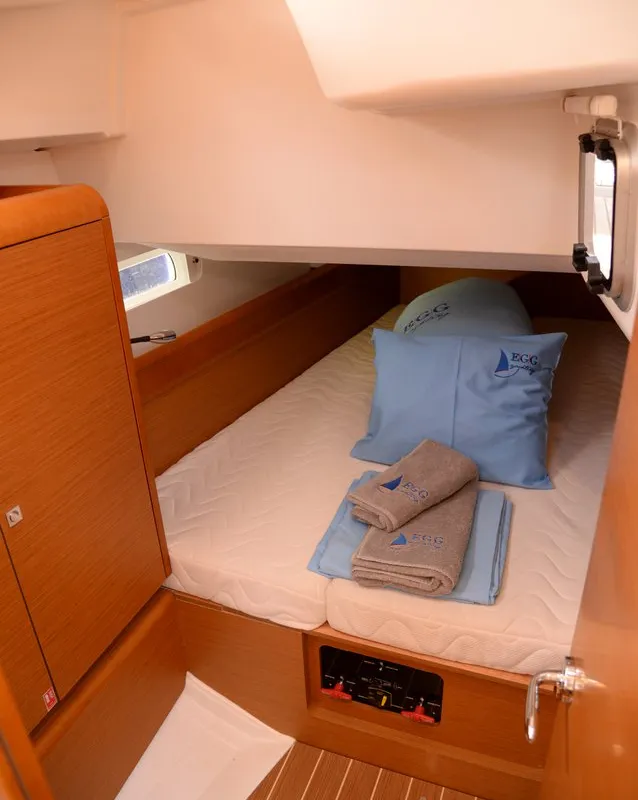 Cabin on Feeling Fine, a Jeanneau Sun Odyssey 419 sailboat at Marmaris, Turkey