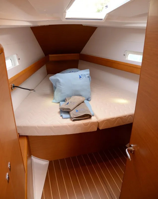 Cabin on Feeling Fine, a Jeanneau Sun Odyssey 419 sailboat at Marmaris, Turkey