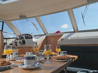Salon of Clipper, a Cygnet Clipper motorboat at Castelnaudary, France