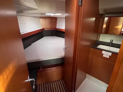 Cabin on VILMA, a Bavaria Cruiser 41 sailboat at Općina Sukošan, Croatia