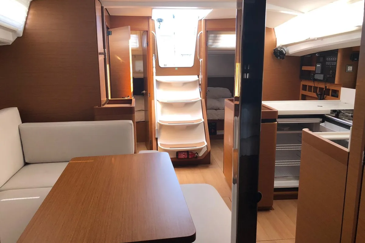 Salon of Obi Wan Kenobi, a Jeanneau Sun Odyssey 440 sailboat at Nettuno, Italy