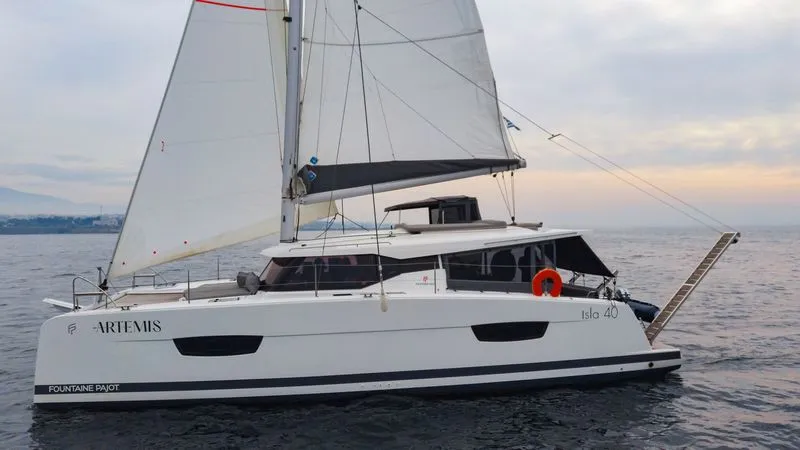 Exterior view of Lfk-Isla 40, a Fountaine Pajot Isla 40 catamaran at Municipal Unit of Lefkada, Greece