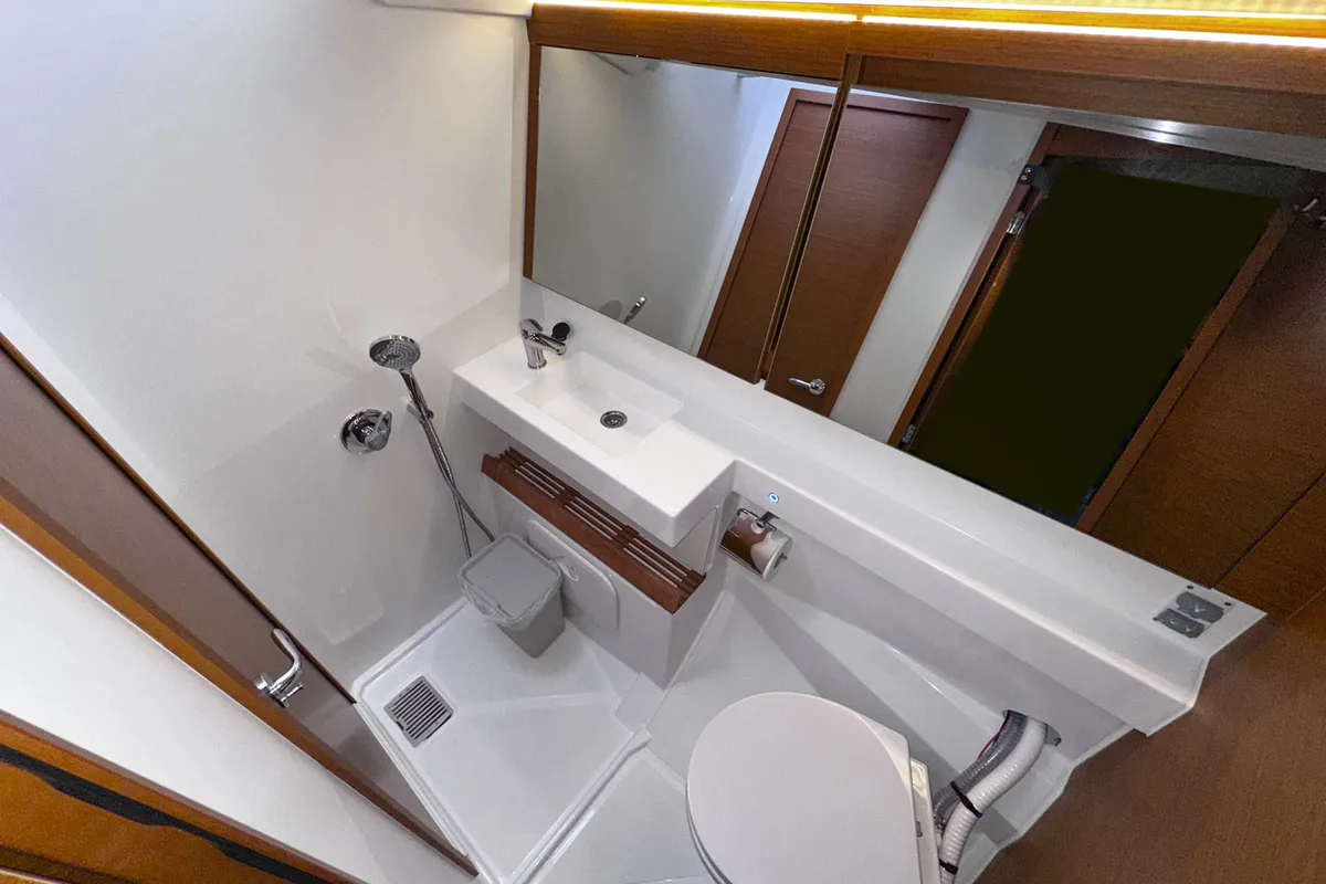 Head on tam elli, a Jeanneau Sun Odyssey 440 sailboat at Palma de Mallorca, Spain