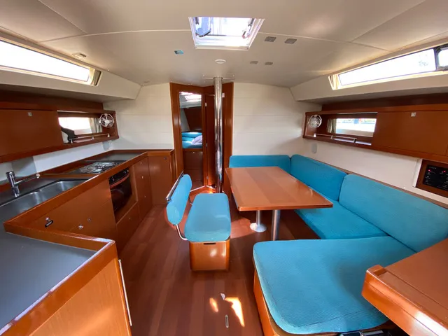 Head on Kaali, a Beneteau Oceanis 45 sailboat at La Spezia, Italy