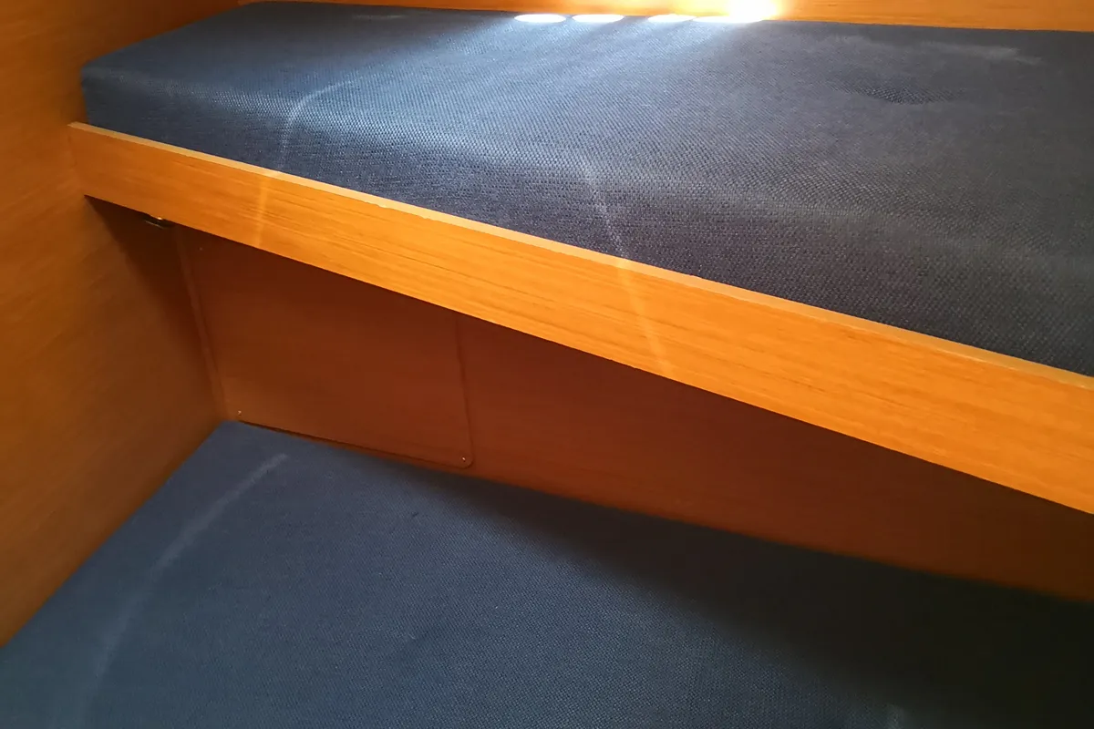 Cabin on Johanna, a Jeanneau Sun Odyssey 439 sailboat at Toulon, France