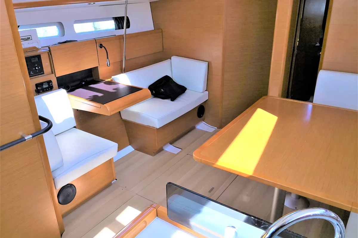Salon of Johanna, a Jeanneau Sun Odyssey 439 sailboat at Toulon, France