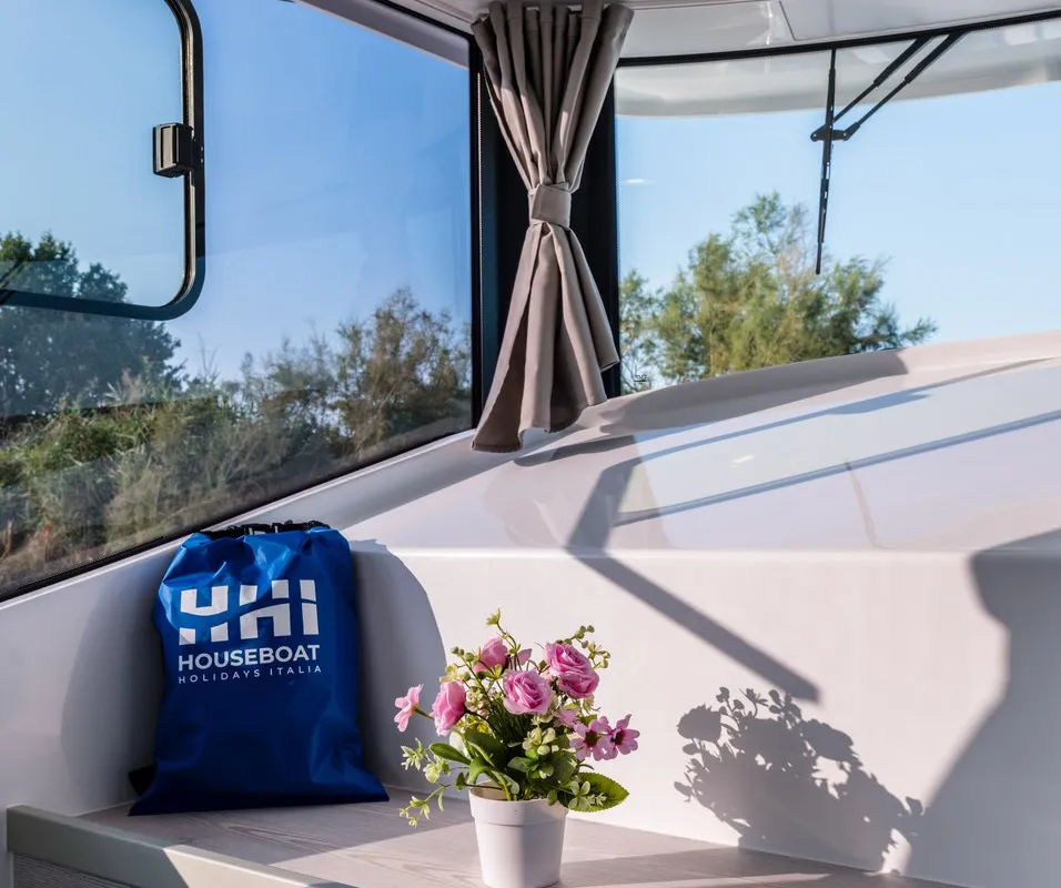 70, a Delphia Yachts Poseidon 45 motor yacht at Casier, Italy