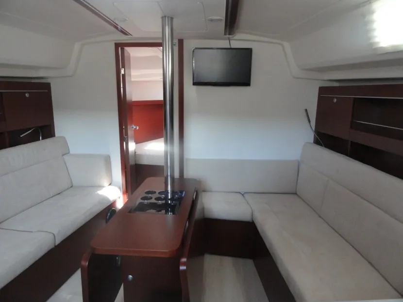 Cabin on Riana, a Hanse 385 sailboat at Pula, Croatia